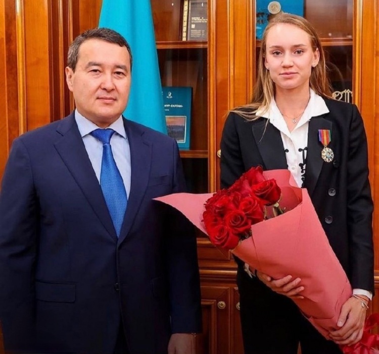 将为中国足 将为中国足