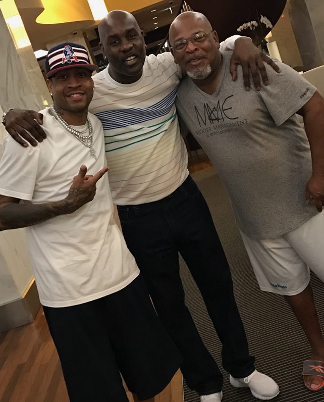 里建立了一 里建立了一