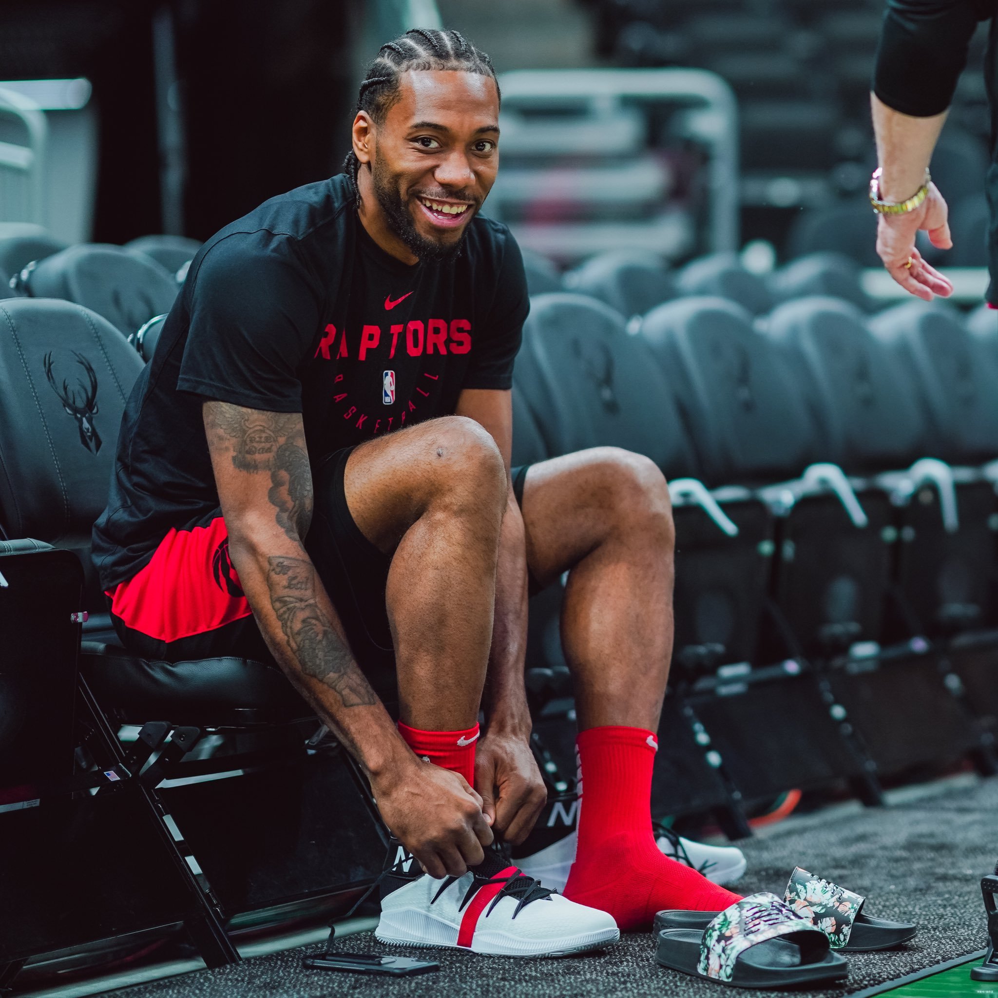 唐利主动回 唐利主动回